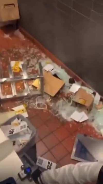 Teens Destroy &amp;amp; Loot at McDonalds in LA