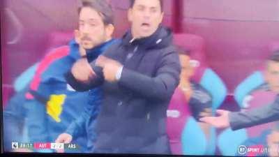 Arteta referee impersonation