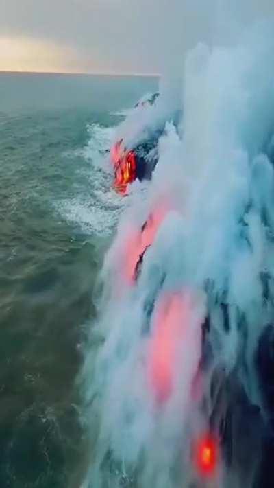 Magma flowing into the Pacific Ocean, Hawaii