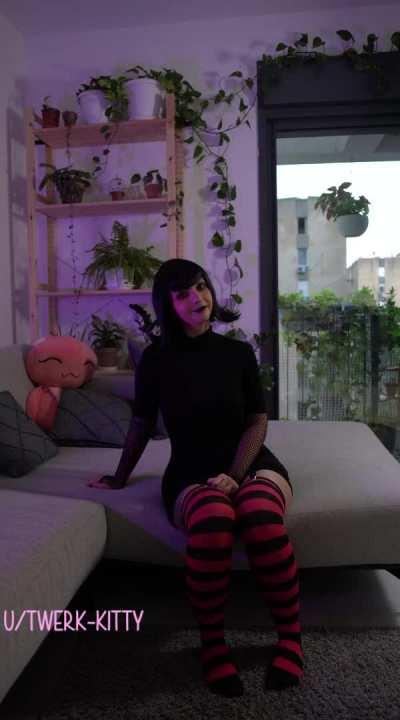 Mavis Dracula (Twerk Kitty) [Hotel Transylvania]