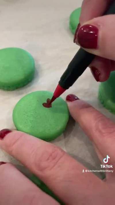 Grinch Macarons