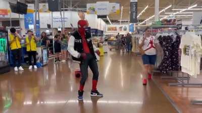 Spiderman Dances to Michael Jackson in Walmart