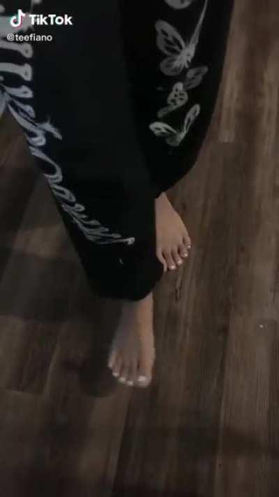 White toes are the best toes 😩 (@liveeyuh_ on tiktok)