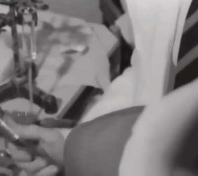 Needle-free injection method used in 1967.