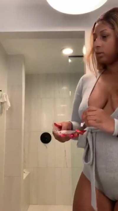 Lady L Of The Official Twerk Team is BACK (titty spilling)