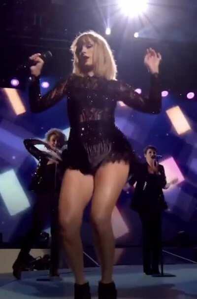 Taylor Swift’s thighs are a gift for us all