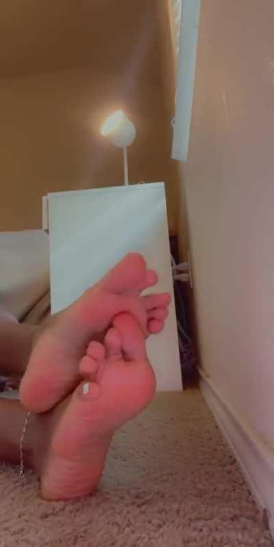 Nervous 18 year old teases Sexy Wrinkles and Soles