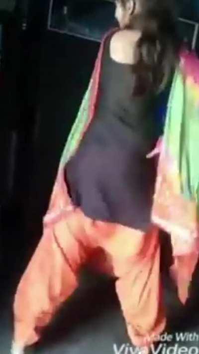 Indian hot sexy girl ass shake in salwar suit 