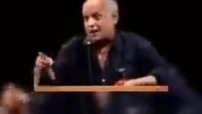 Filmmaker Mahesh Bhatt in an Islamic conference.Elsewhere he credits his mom, a Gujju Muslim, for teaching him Islam. Appeared in Zakir Naik shows, daughter Alia was top donator to Rana Ayyub's covid fund. Son's relationship with 26/11 terrorists is well 