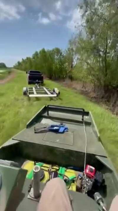 This guy effortlessly guiding his fan boat onto his trailer