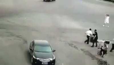 Wcgw trying to help at a car accident