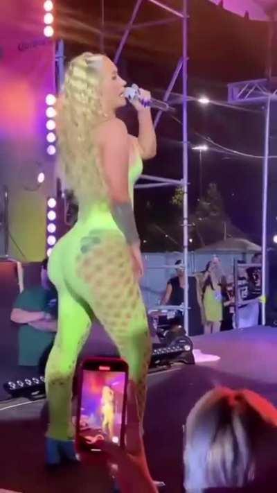 Iggy UpClose and Personal 🍑