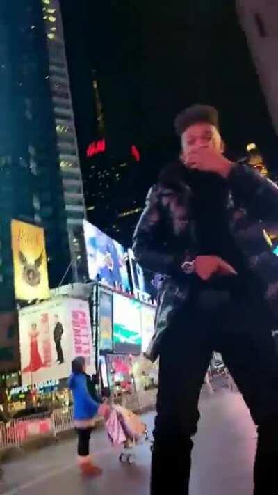 Etika Dancing To Sicko Mode in Times Square (from Alex CND twitter page)