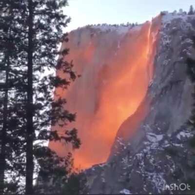 Each year around the second week of February, this natural “fire fall” can be seen in Yosemite national park, when the light from the sun at sunset hits horsetail falls at just the right angle.