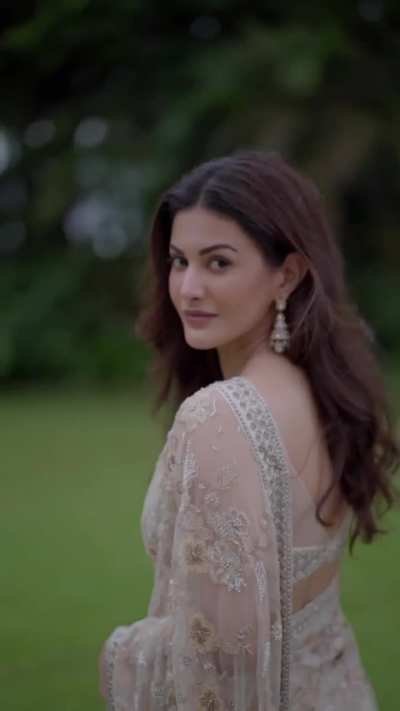 Amyra dastur 