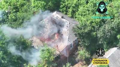 Ukrainian kamikaze drone with incendiary payload ignites a house in Novostroevka-Vtoraya, Belgorod Oblast. July 2024