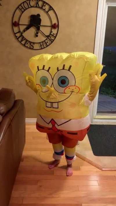 Spongebob costume got delivered early and my daughter had to wear it. Her Spongebob laugh is spot on!!