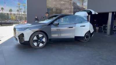 BMW unveils technology that allows to change exterior color at CES 2022