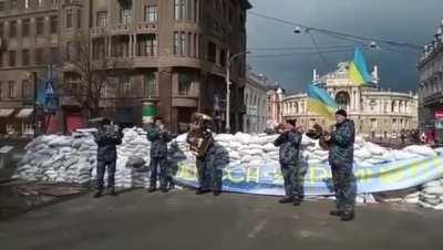 Ukrainian military band plays 'Don't worry be happy' in anticipation of Russian offensive in Odessa