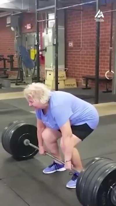 Granny is much stronger than she looks 💪