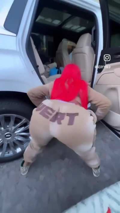 Sexxy red ♥️twerking 🍑