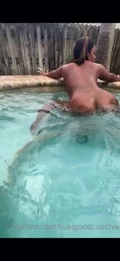 Throwin' Ass In A Pool