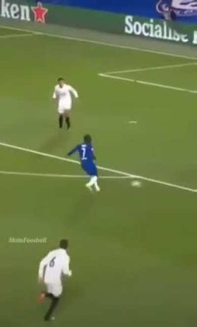 Kante's winning balls from his opponents is a joy to behold !