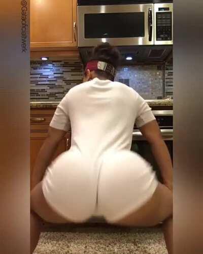 Old Gata Kitchen Twerkin