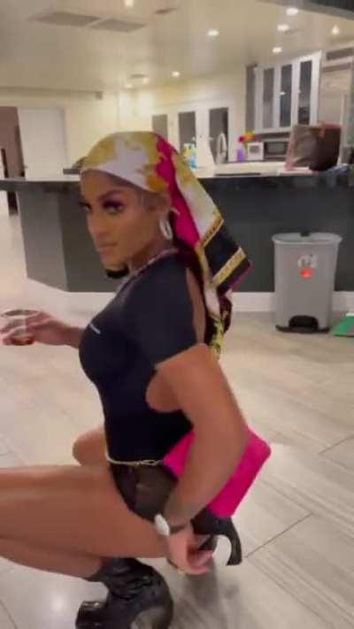 Joseline teasing