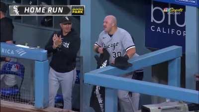 Mitch Haniger breaks up Kyle Hendricks' no-hitter with 2 outs in the bottom  of the 8th with a double. Hendricks gets an ovation from the crowd at  Oracle Park. : r/baseball