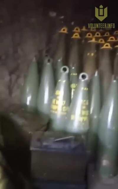 A stockpile of 155mm artillery shells from various countries at one of the positions of Ukrainian artillery units. The most noticeable are the white-colored shells, which are DM105 smoke rounds, each of them splitting into 4 smoke candles upon impact, cre