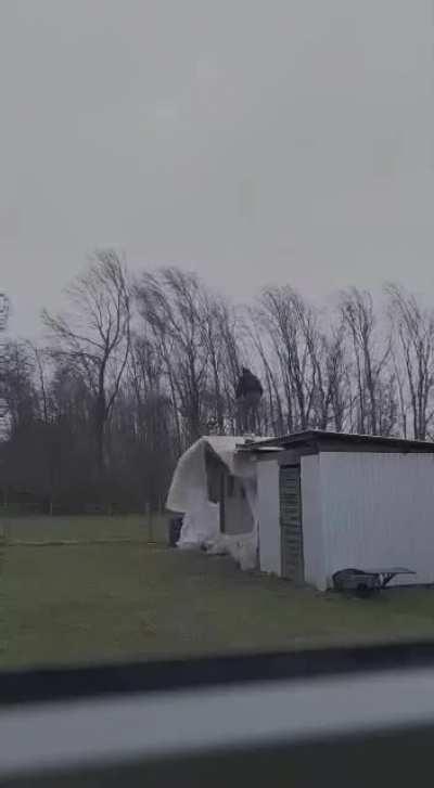 [WCGW] securing roof during storm