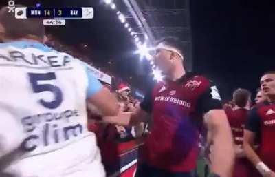 Munster fan grabbing Bayonne 2nd row Mikautadze