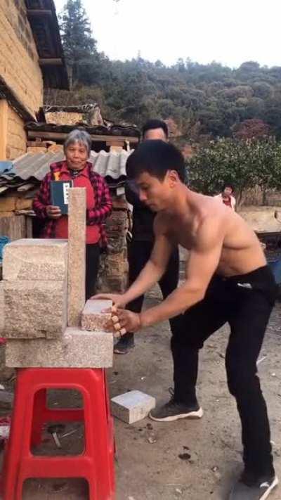 One Inch Punch Demonstration From One Of Top 10 Chinese Martial Artists...