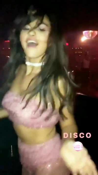 Selena sexy dance