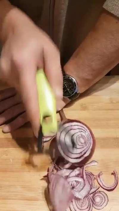 TIL learned that you can cut onions with a potato peeler