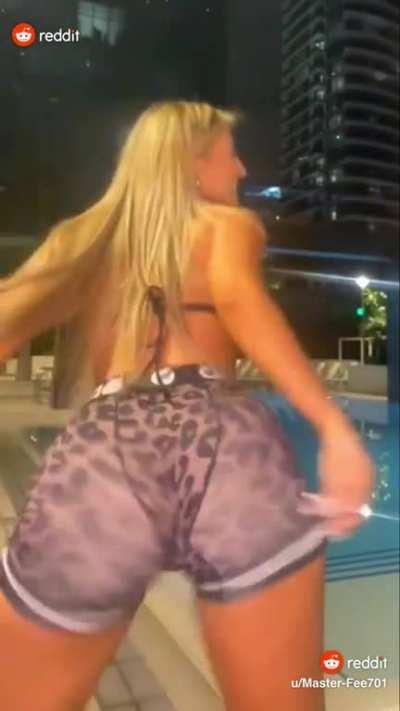 Ever seen a white girl twerk compilation