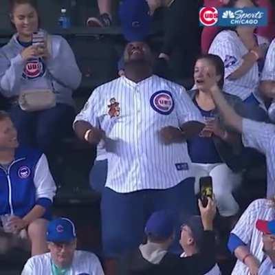 Cubs fan wows the crowd