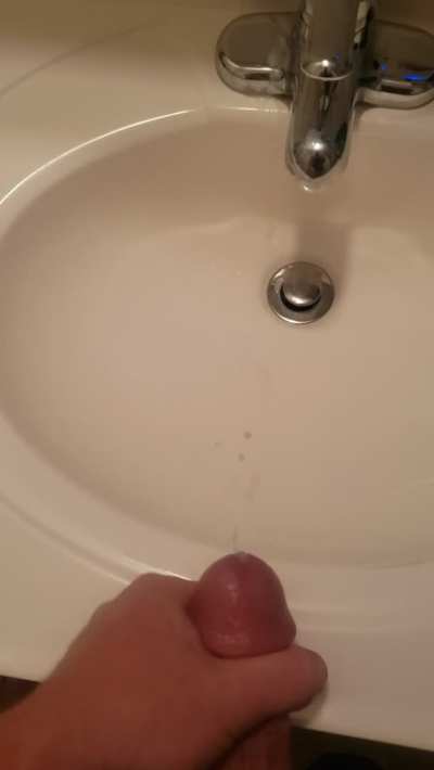 [34] tagged an airbnb sink on my way out. Turn sound on to hear me moan. 