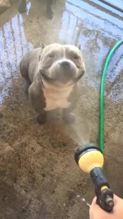 He still keeps his smile even during his shower 🥺