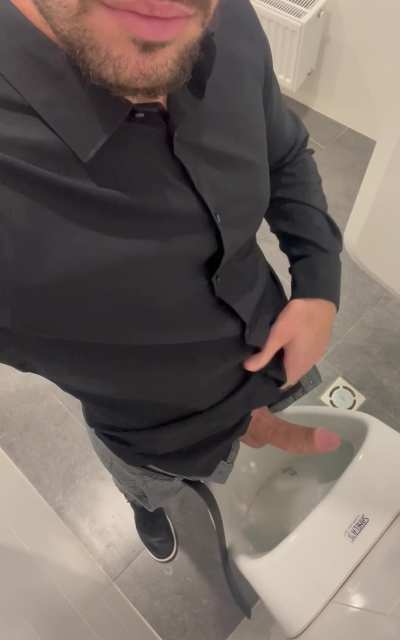 Need a mouth to drain my balls in shopping mall at urinals