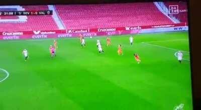Entire build up to Luuk de Jong's 2:0 against Valencia