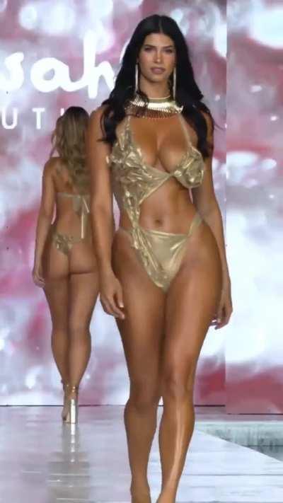 Lucciana Beynon (Emma Savahl Couture, Miami Swim Week 2024)