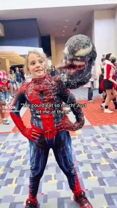 This Spiderman/Venon Cosplay