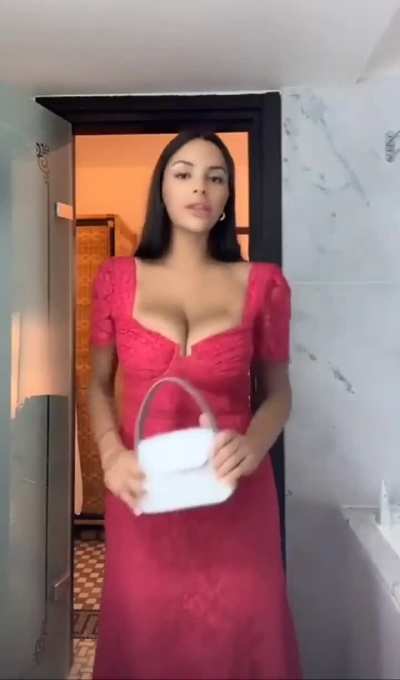 Nadiasultanx really hot in that dress