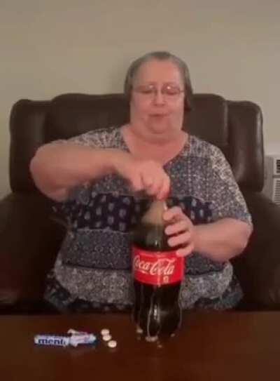 To Debunk the Mentos / Coke Hoax