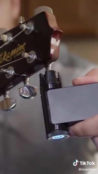 Roadie 2 automatic guitar tuner