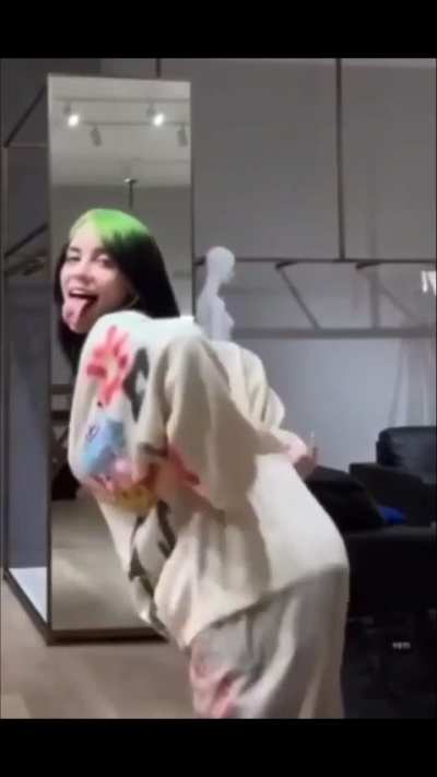 Billie Eilish twerking