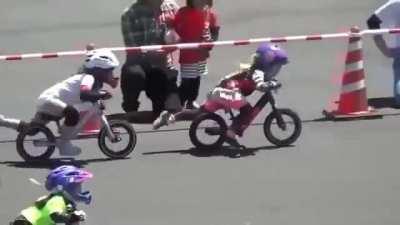 Bike RUN - (Kids Edition) Riding a bike without pedal