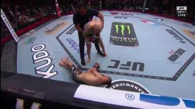 Probably the most brutal KO in featherweight history